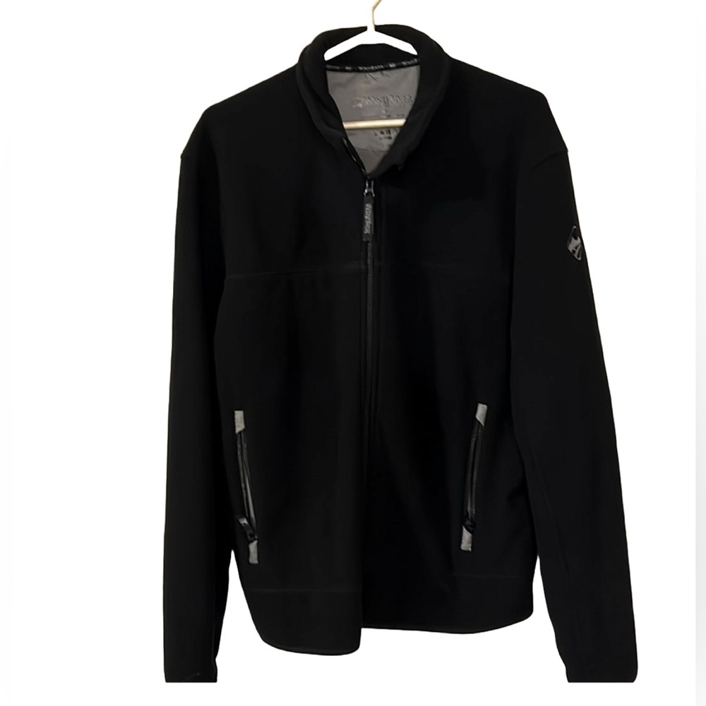 Men’s WindRiver jacket in like new condition. Has multiple zip pockets.
